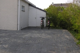 Het schuurtje met fietsenstandaards Het schuurtje met fietsenstandaards